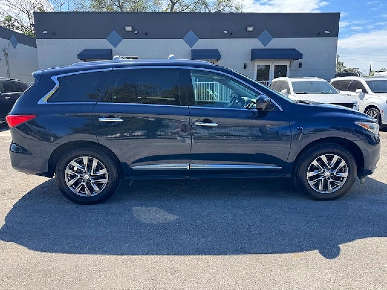 INFINITI Qx