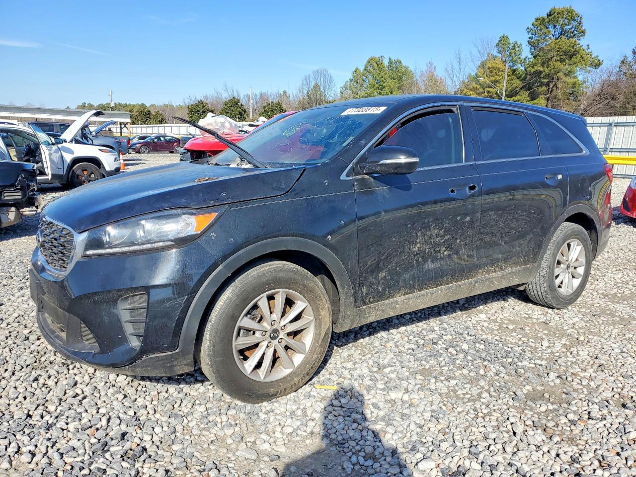 Salvage Kia Sorento Image