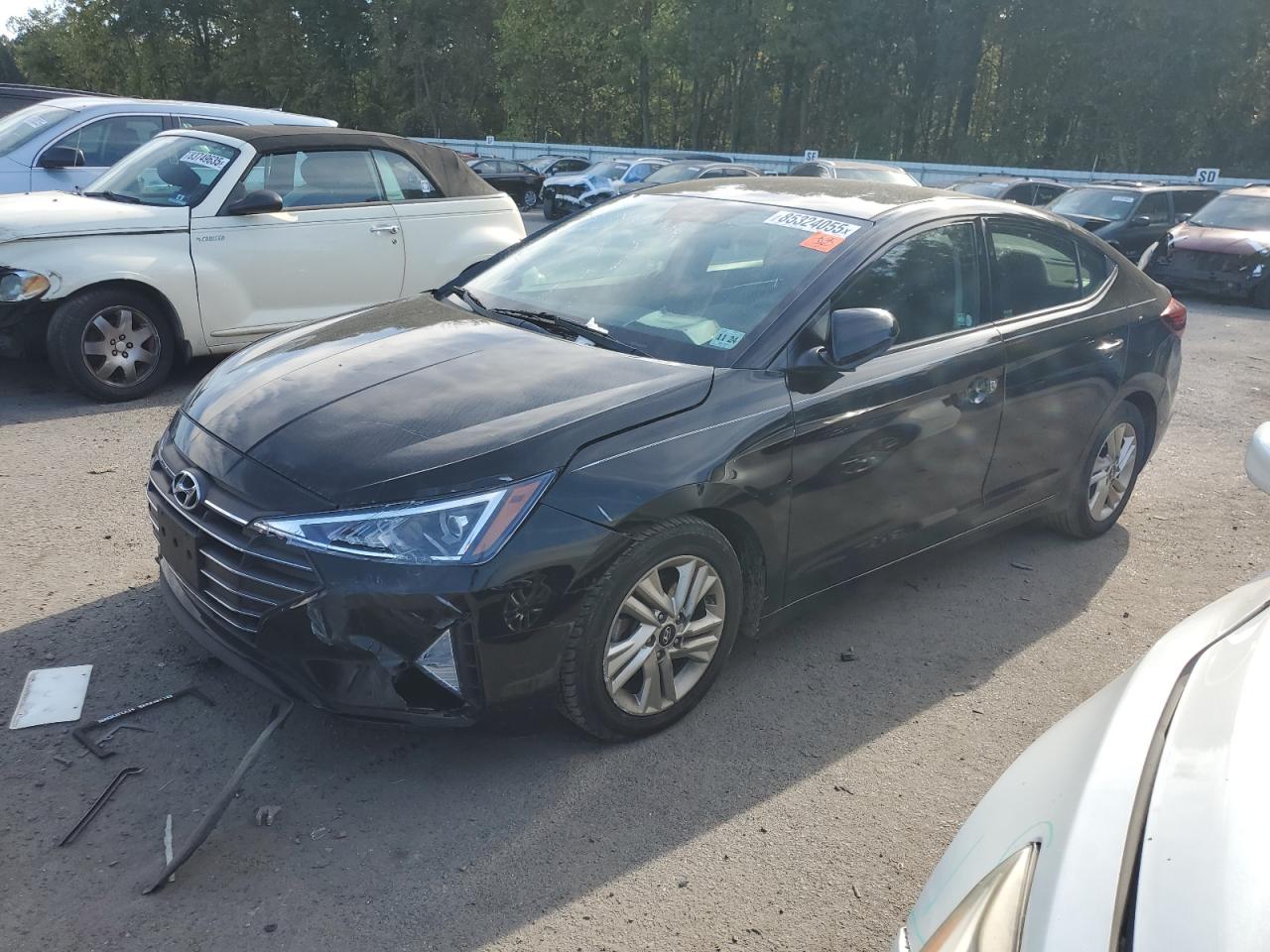 Salvage Hyundai ELANTRA Image