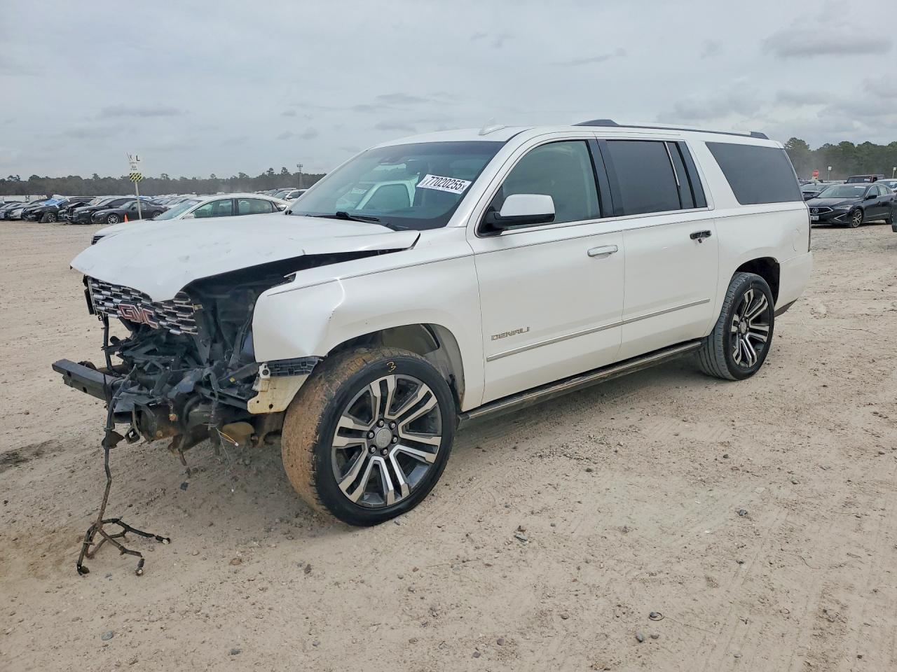 Salvage GMC Yukon Image