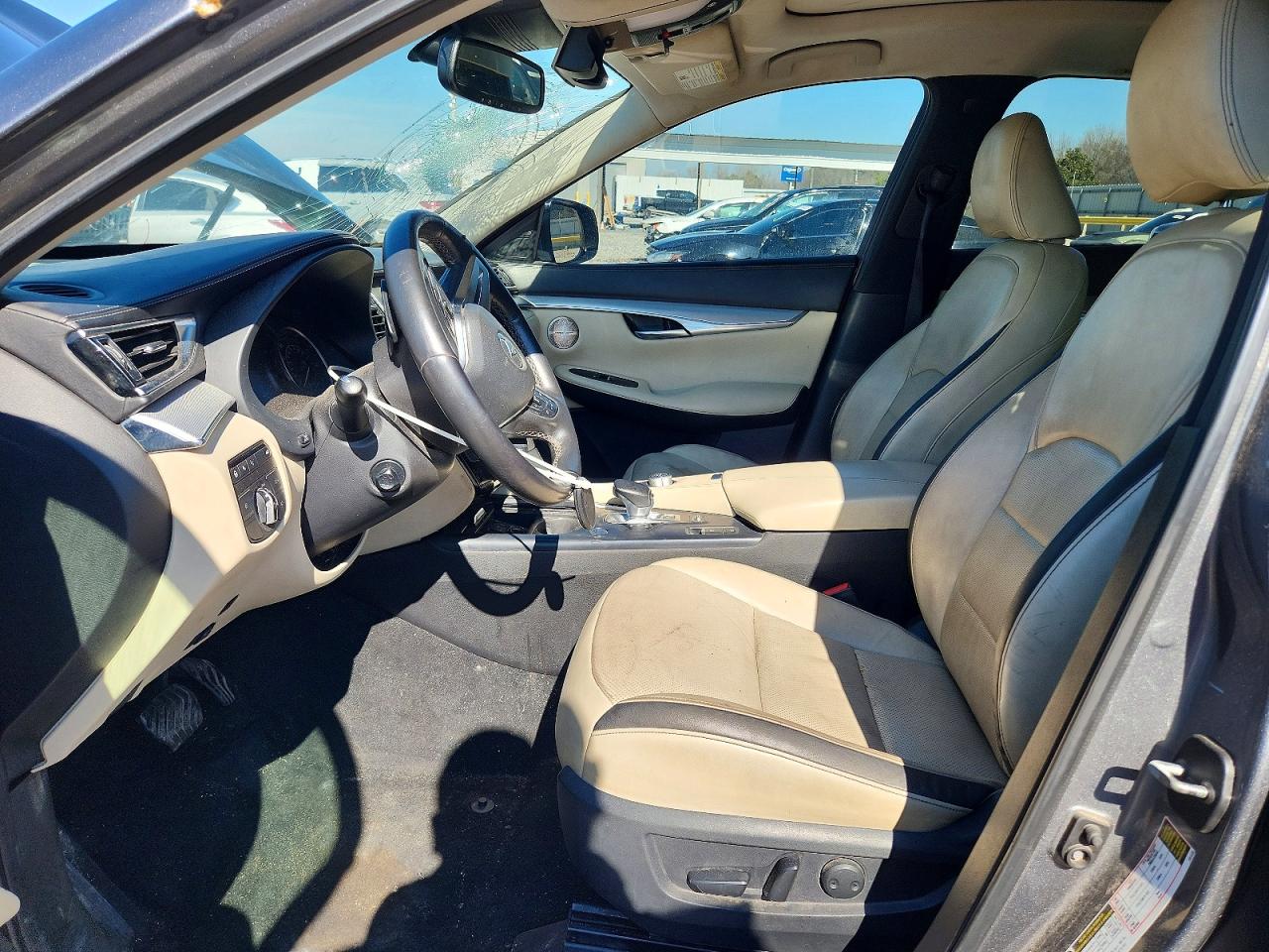 INFINITI Qx Essential