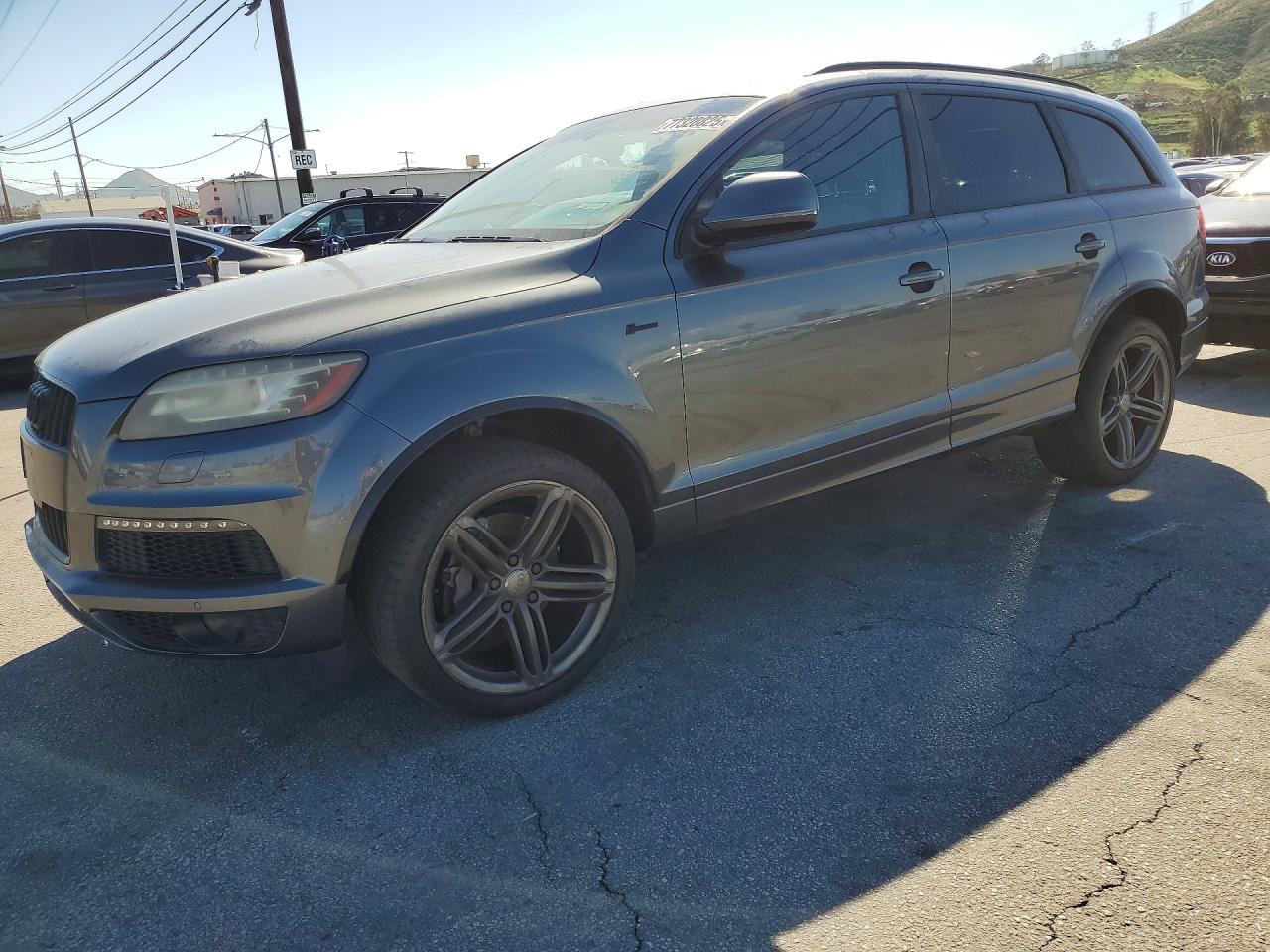 Salvage Audi Q7 Image