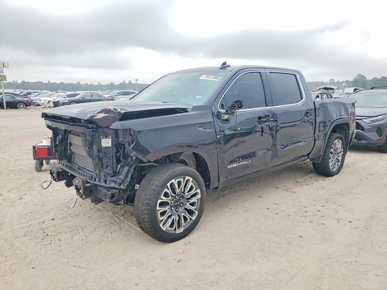 Salvage GMC Sierra Image