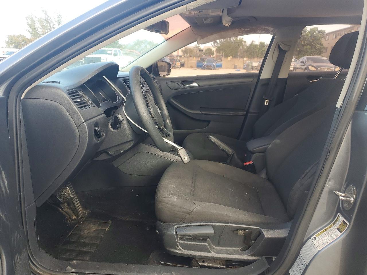 Volkswagen Jetta Base