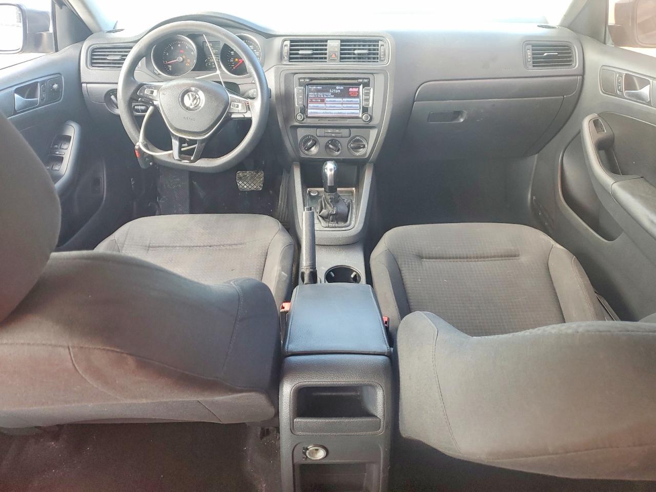 Volkswagen Jetta Base