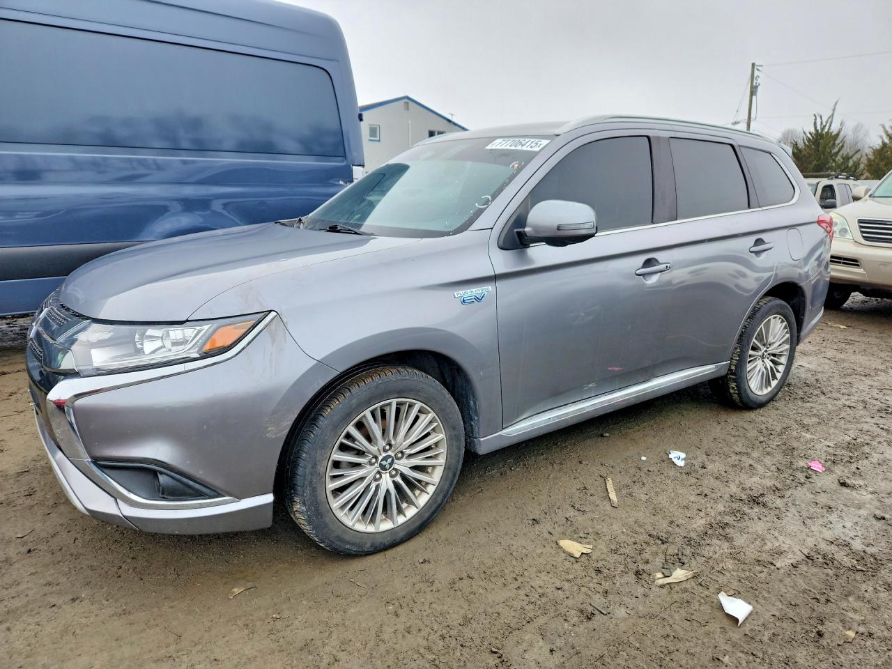 Salvage Mitsubishi Outlander Image