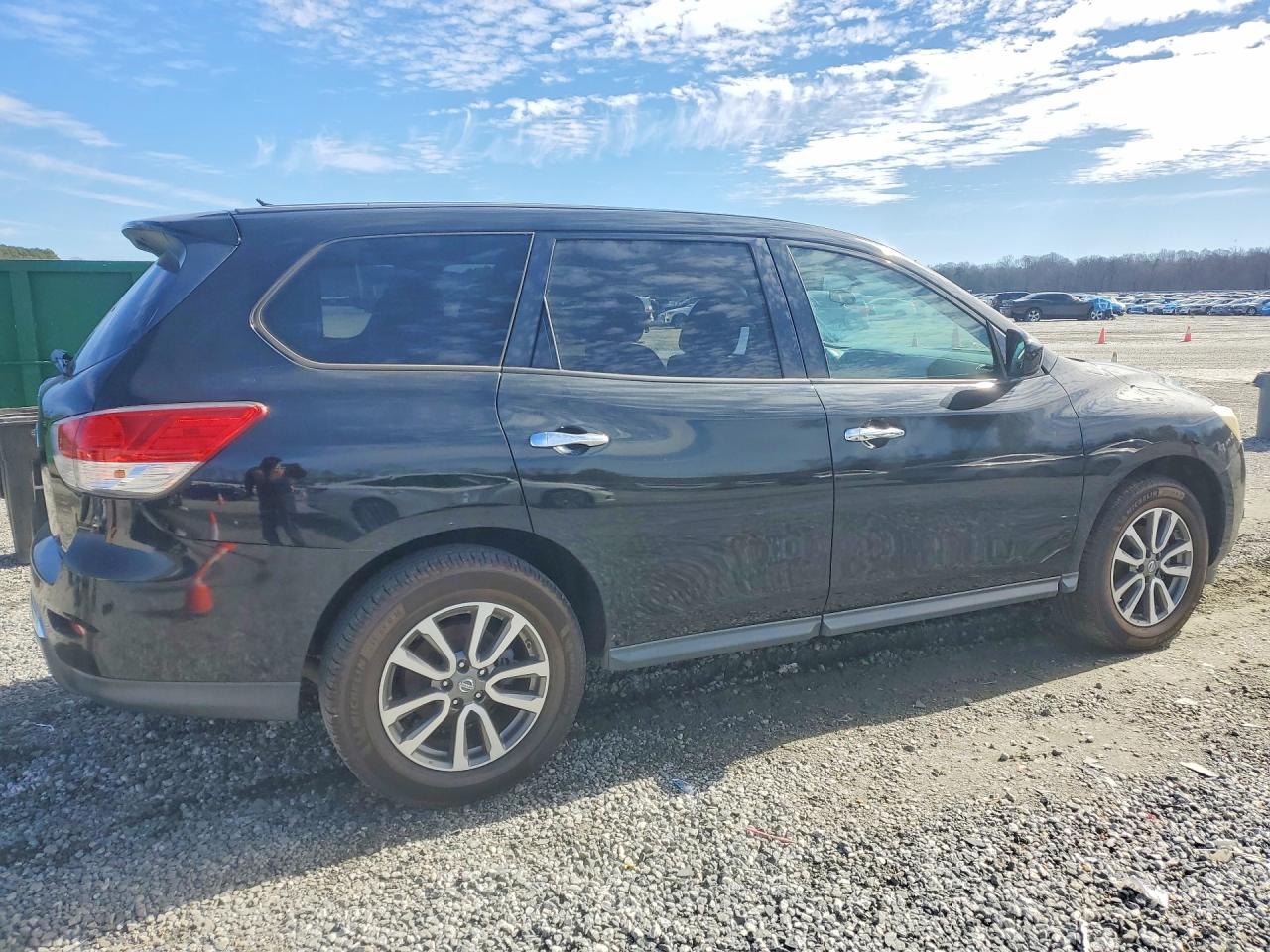 Nissan Pathfinder S