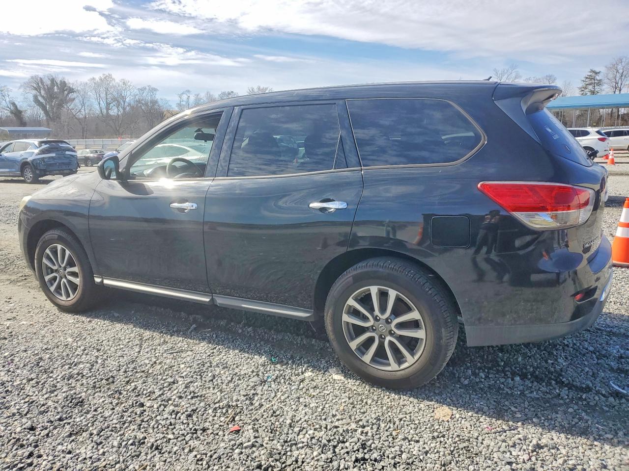 Nissan Pathfinder S