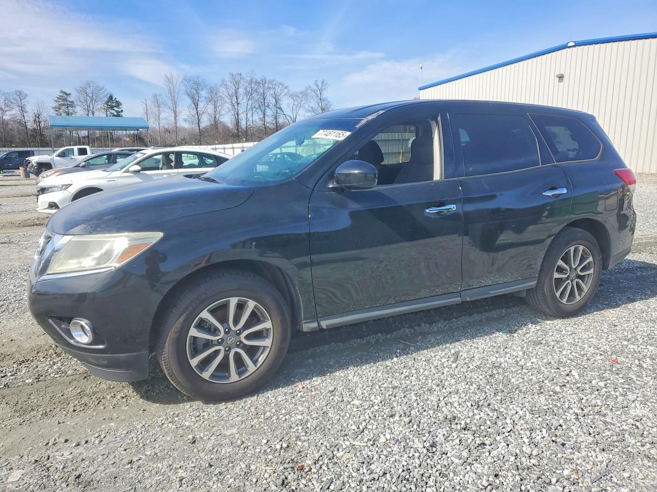 Salvage Nissan Pathfinder Image
