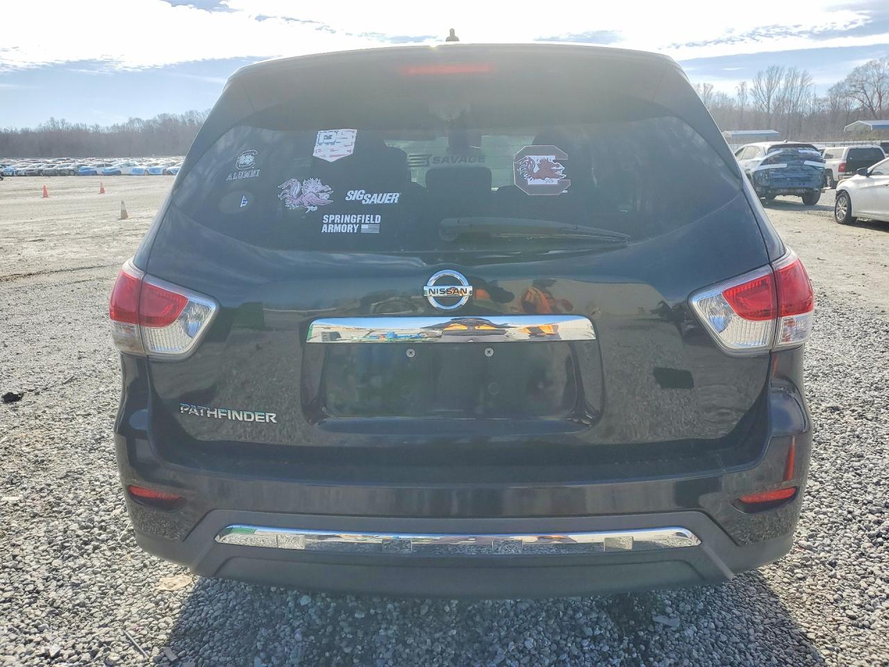 Nissan Pathfinder S