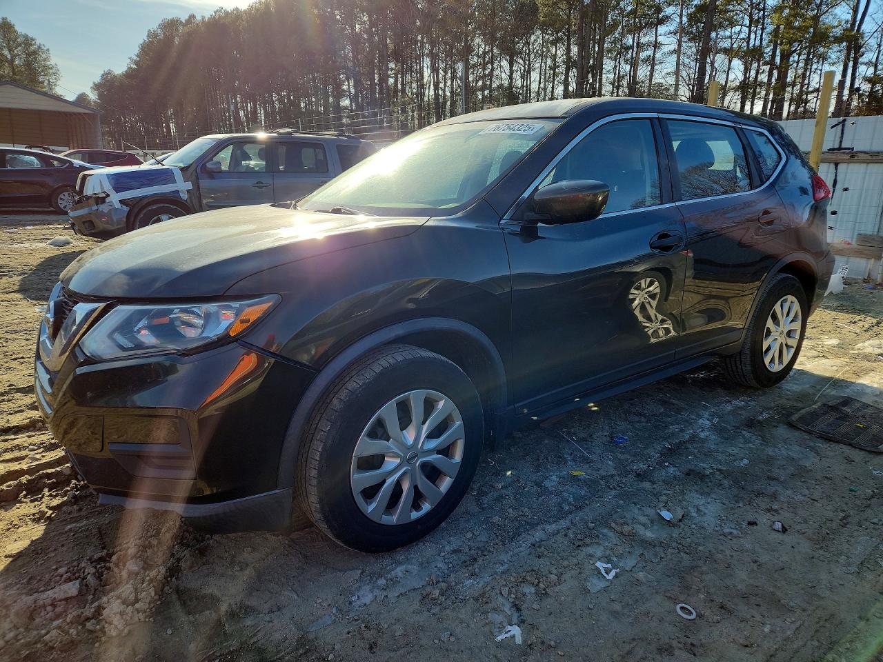 Salvage Nissan Rogue Image