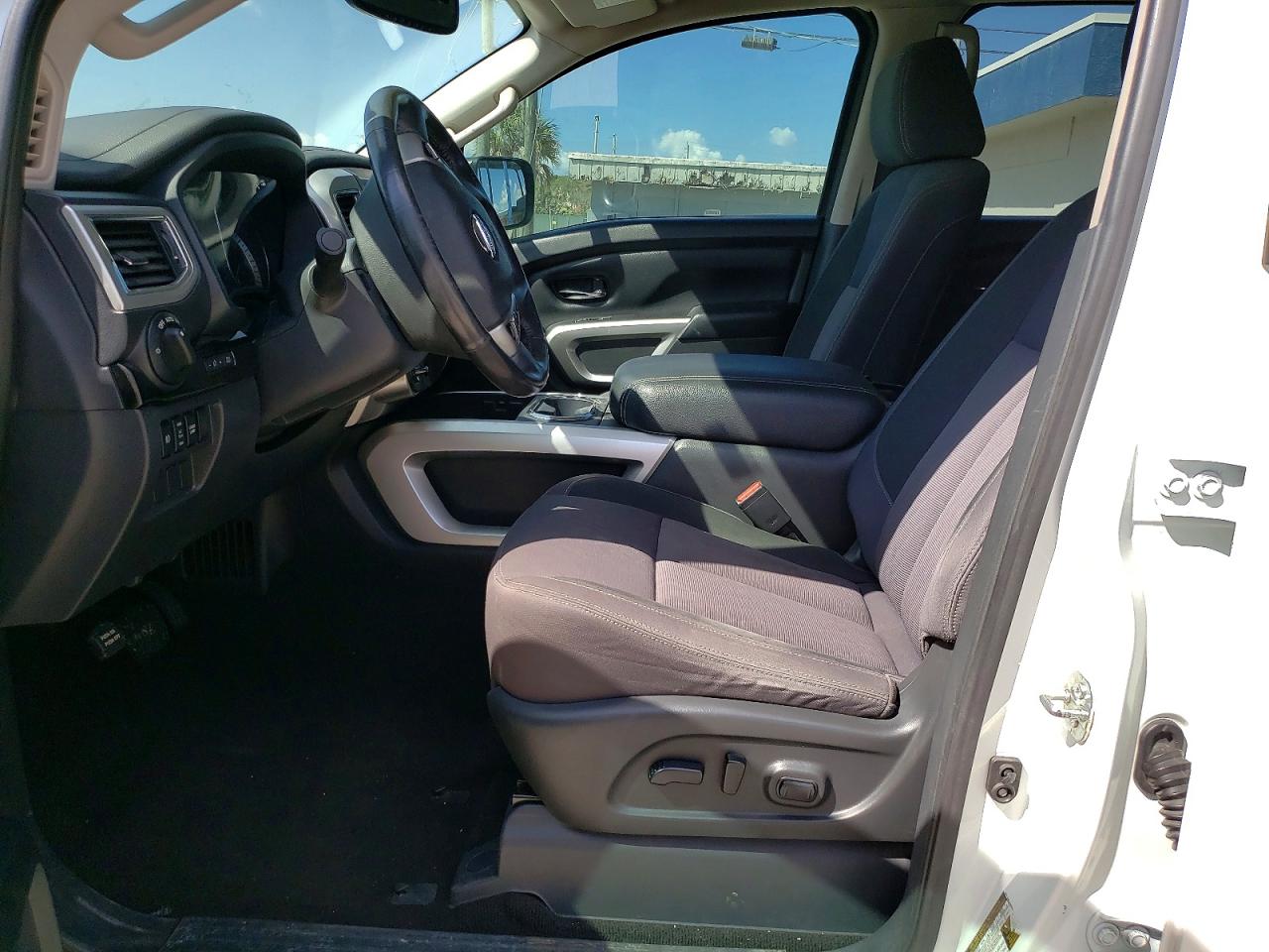 Nissan Titan Sl
