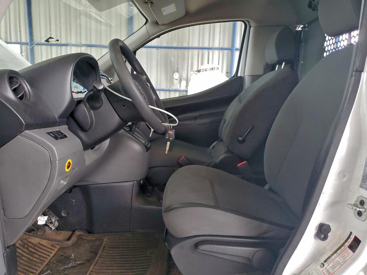 Nissan Nv