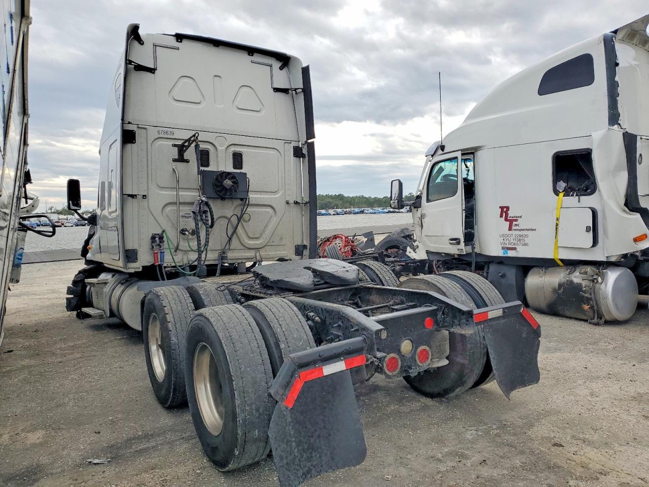 Freightliner Cascadia 1