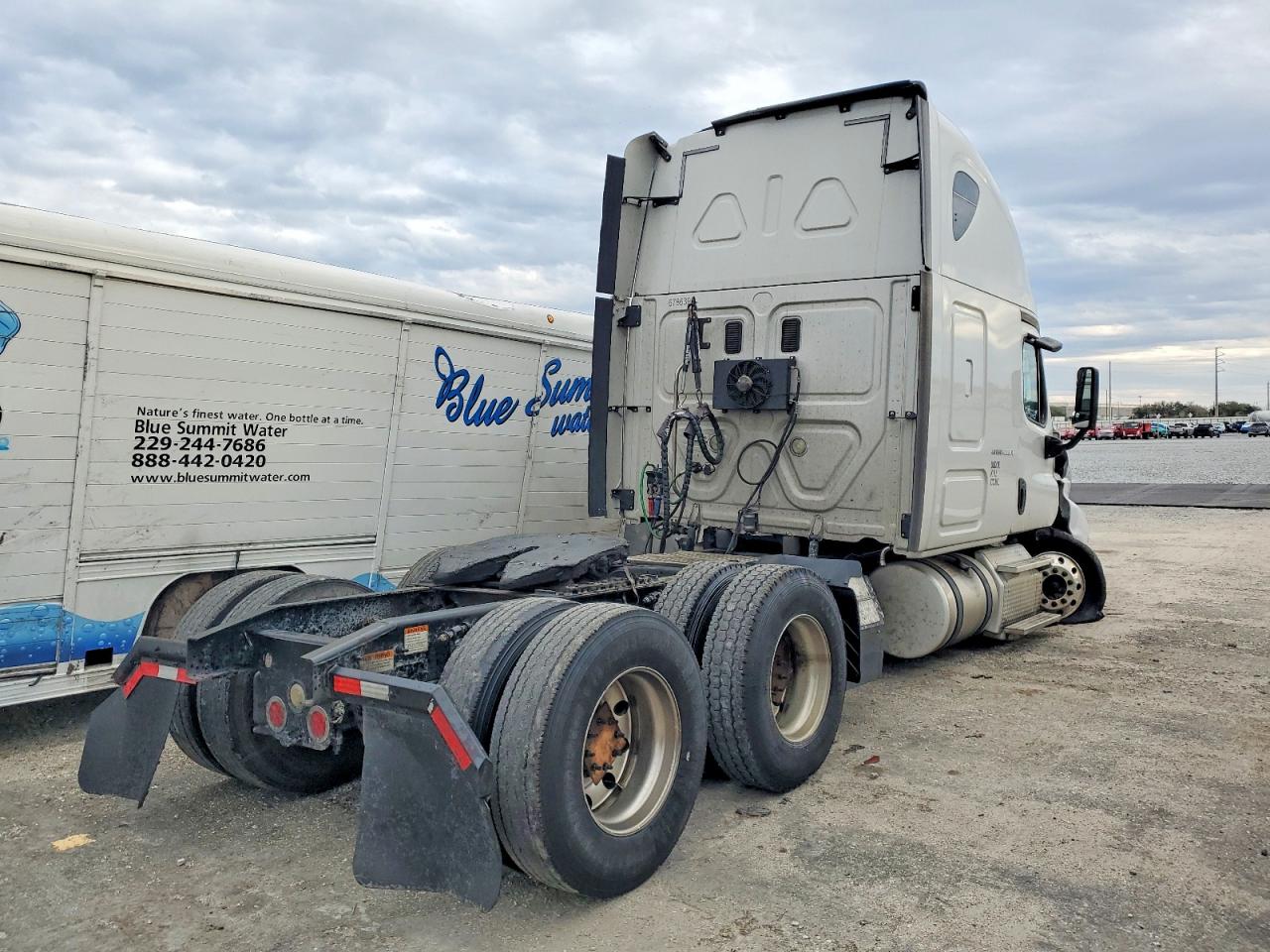 Freightliner Cascadia 1