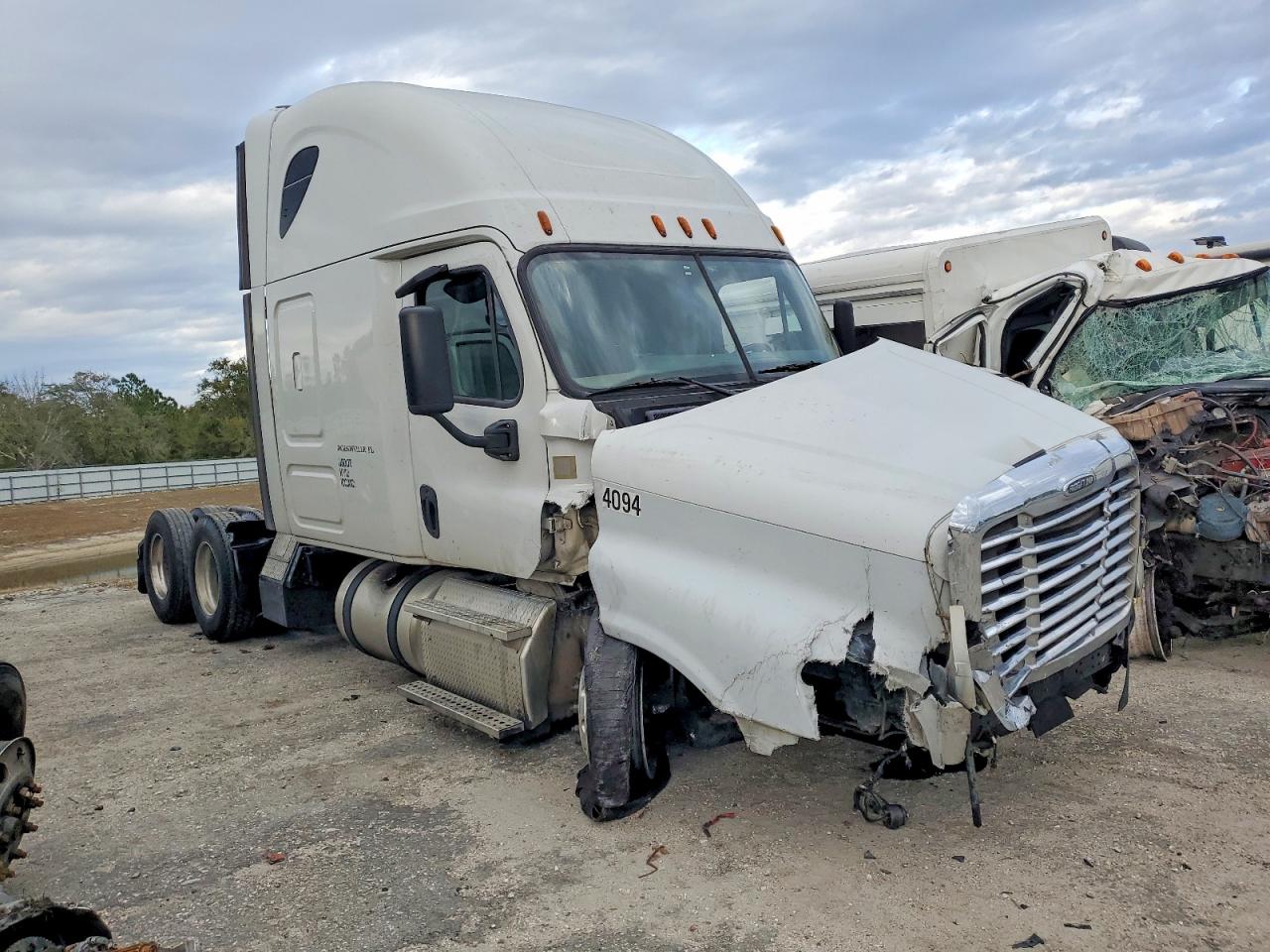Salvage Freightliner Cascadia 1 Image