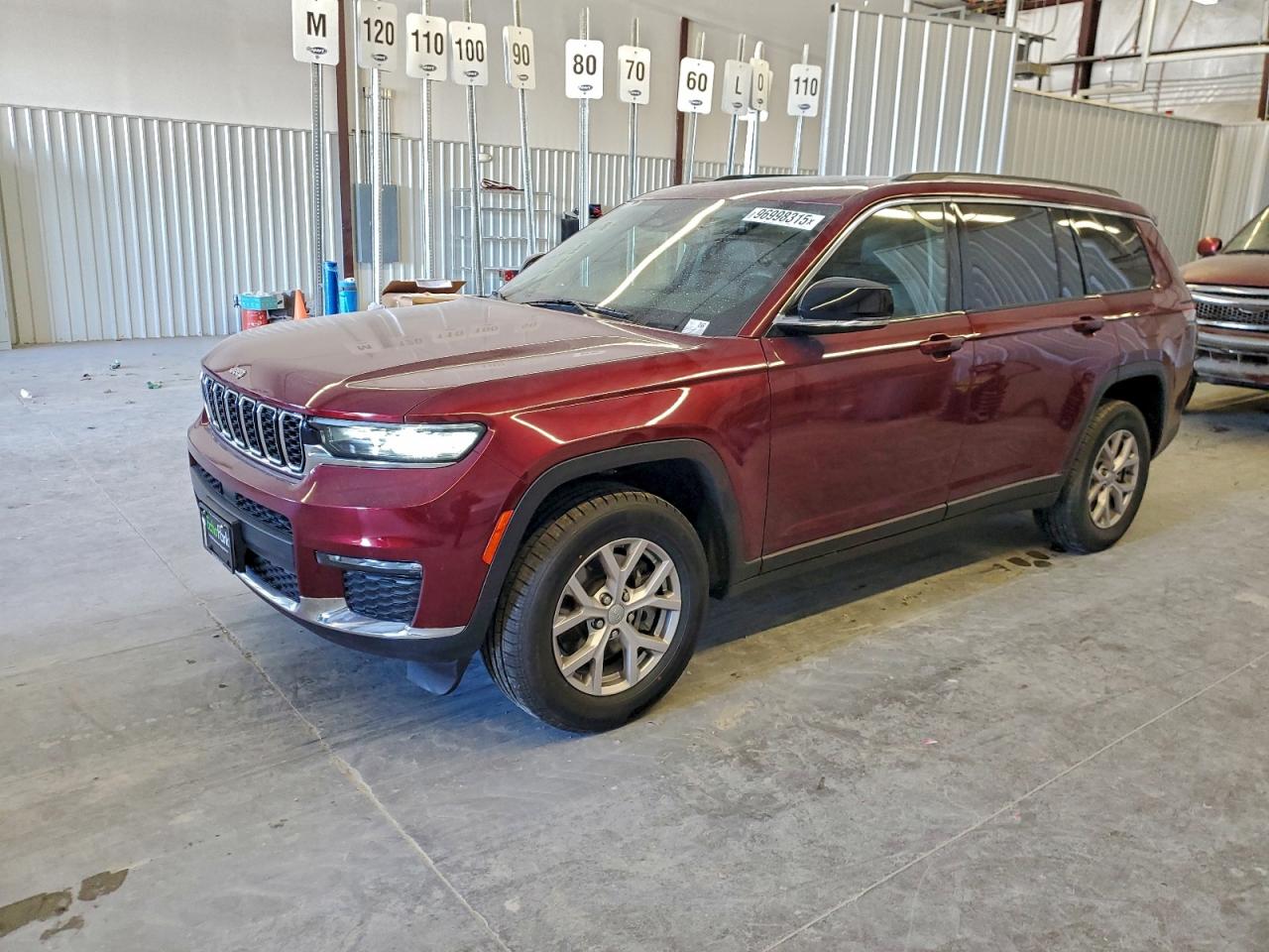 Salvage Jeep Grand Cherokee Image