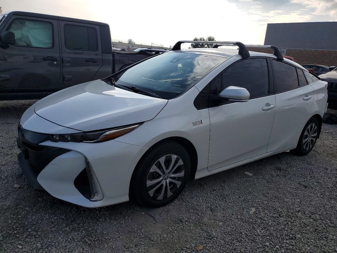 Salvage Toyota Prius Image