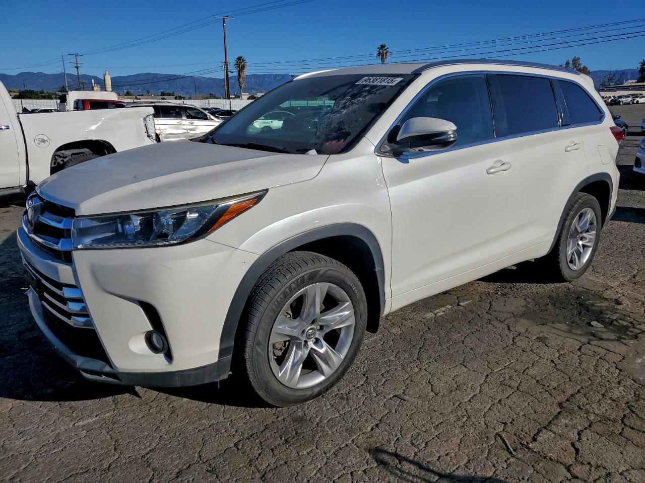 Salvage Toyota Highlander Image