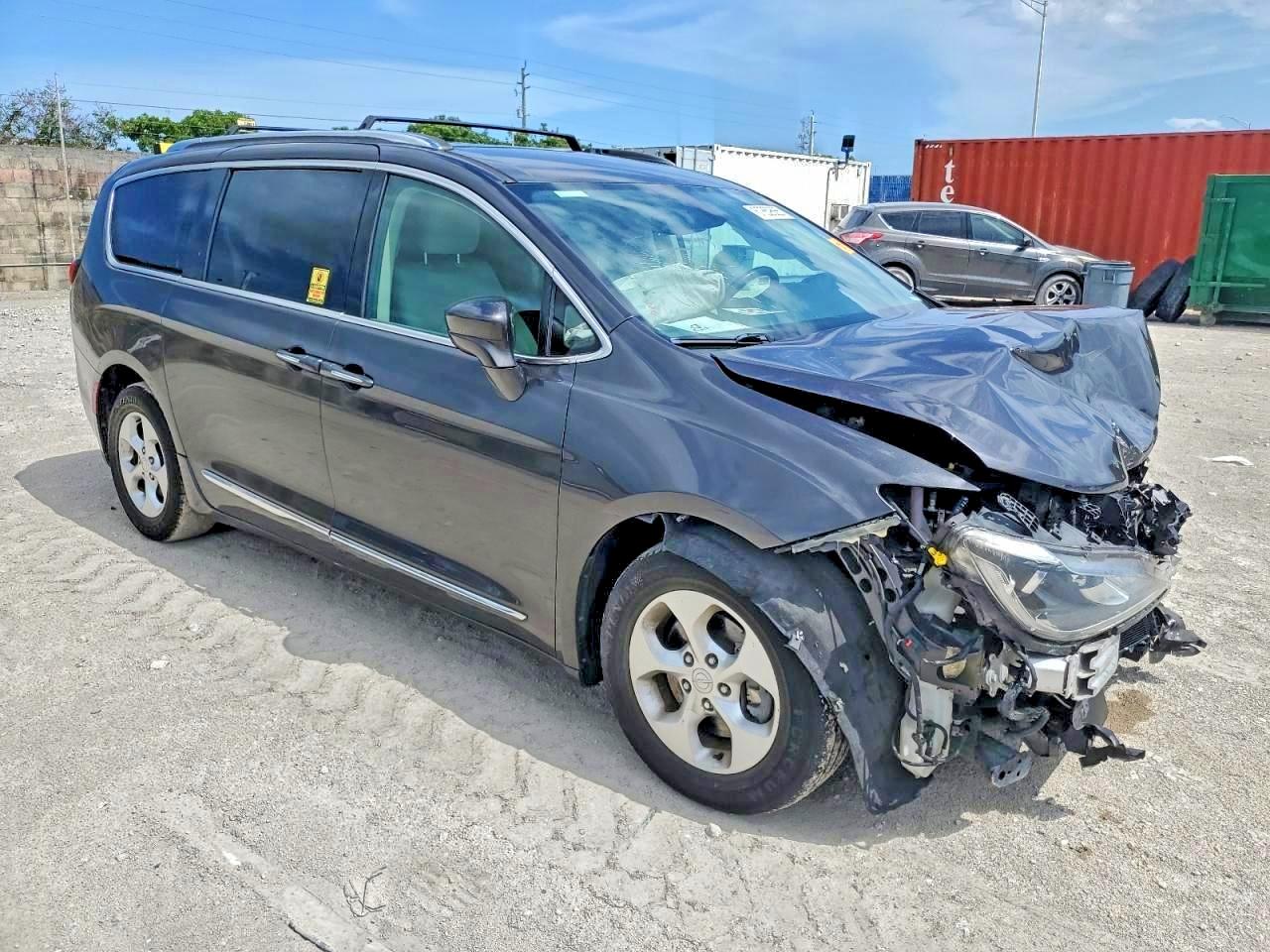 Chrysler Pacifica Touring L Plus