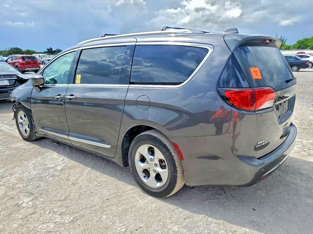 Chrysler Pacifica Touring L Plus