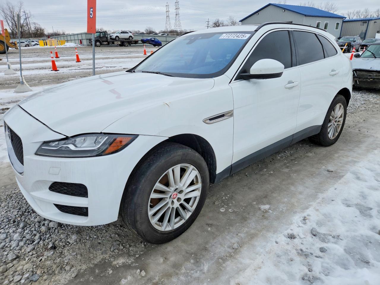 Salvage Jaguar F-PACE Image