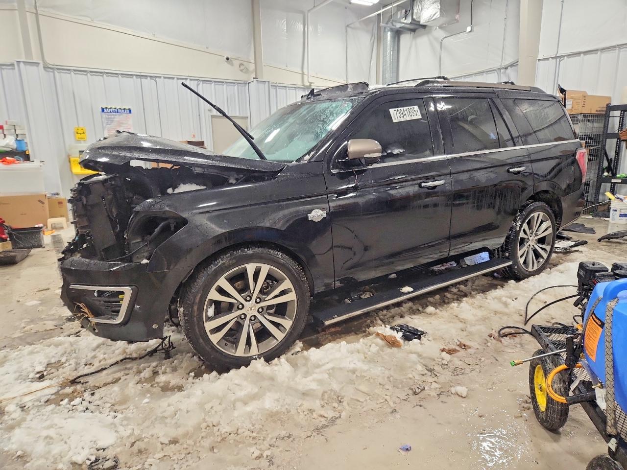 Salvage Ford Expedition Image
