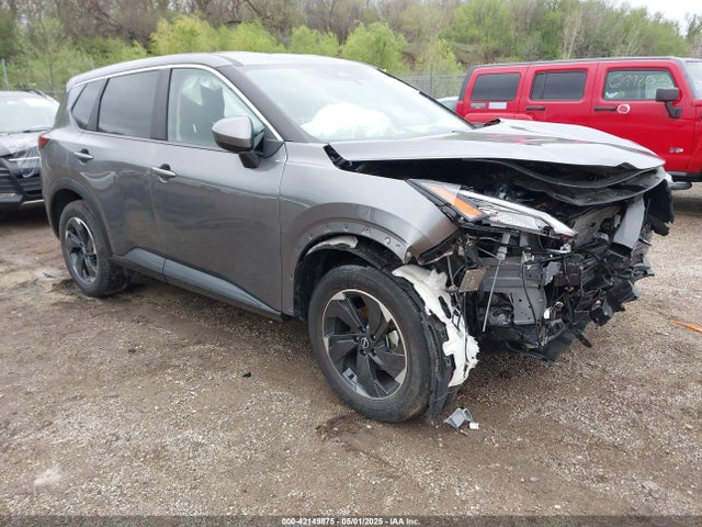 Salvage Nissan Rogue Image