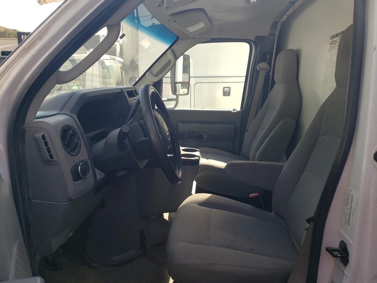 Ford Econoline E350 Super Duty Van