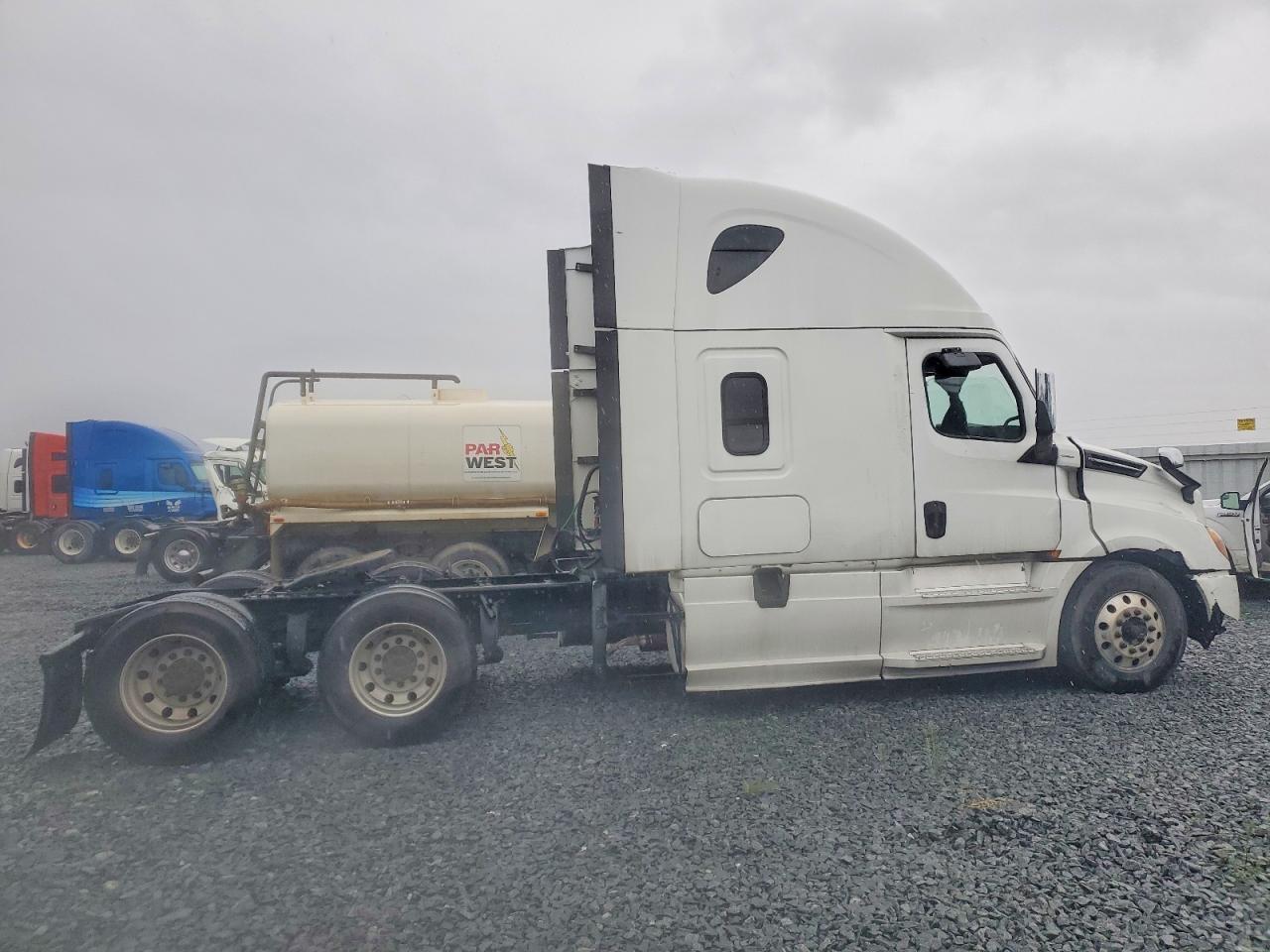 Freigliner Cascadia 126