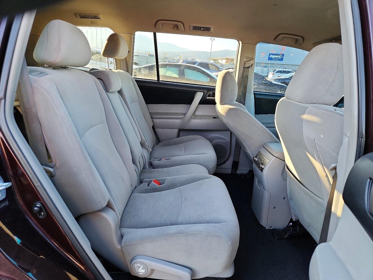 Toyota Highlander Base