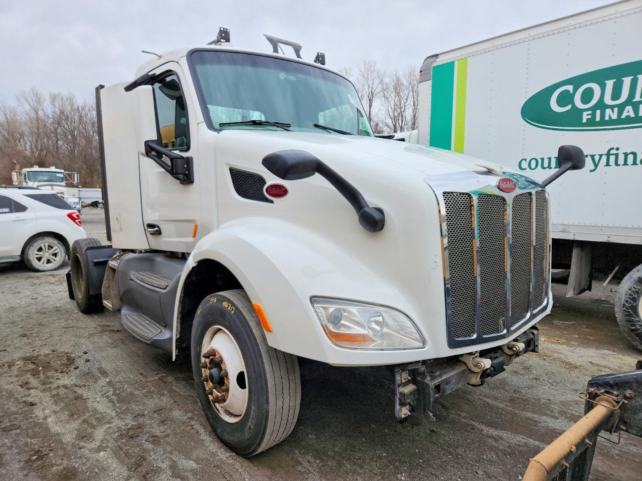 Salvage Peterbilt 579 Image