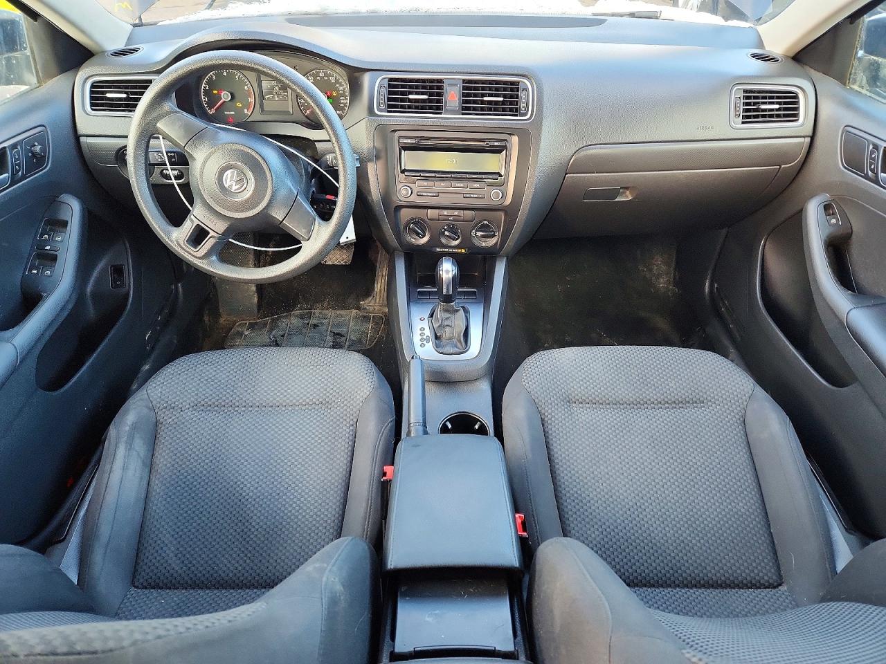 Volkswagen Jetta Base