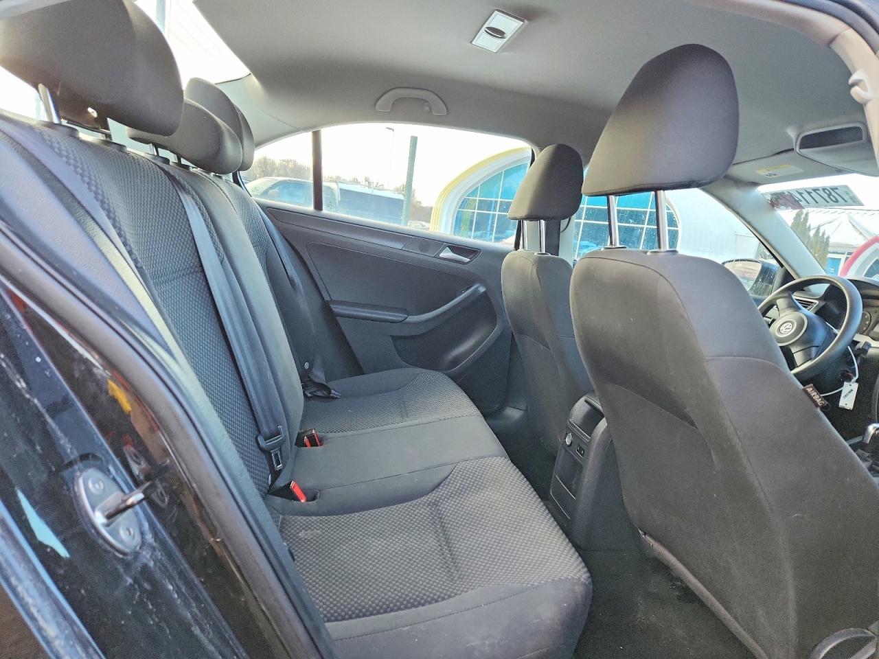 Volkswagen Jetta Base