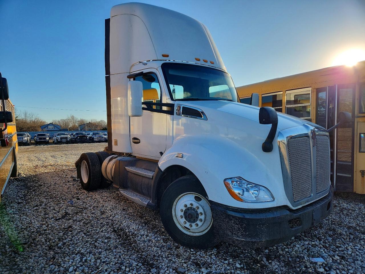 Salvage Kenworth Construction Image