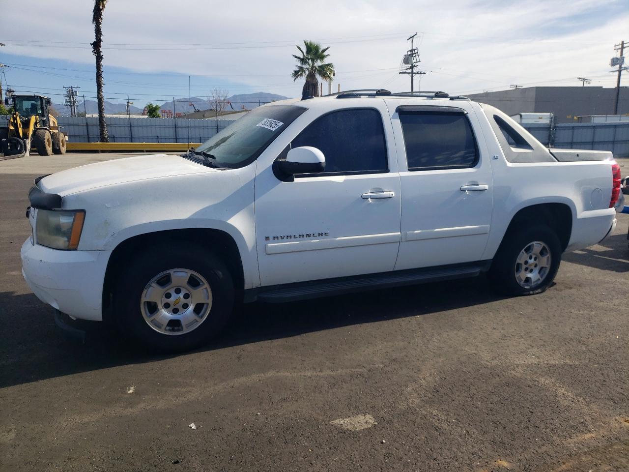 Salvage Chevrolet Avalanche Image