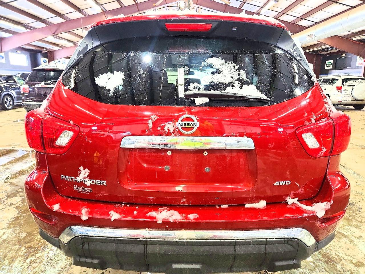 Nissan Pathfinder S