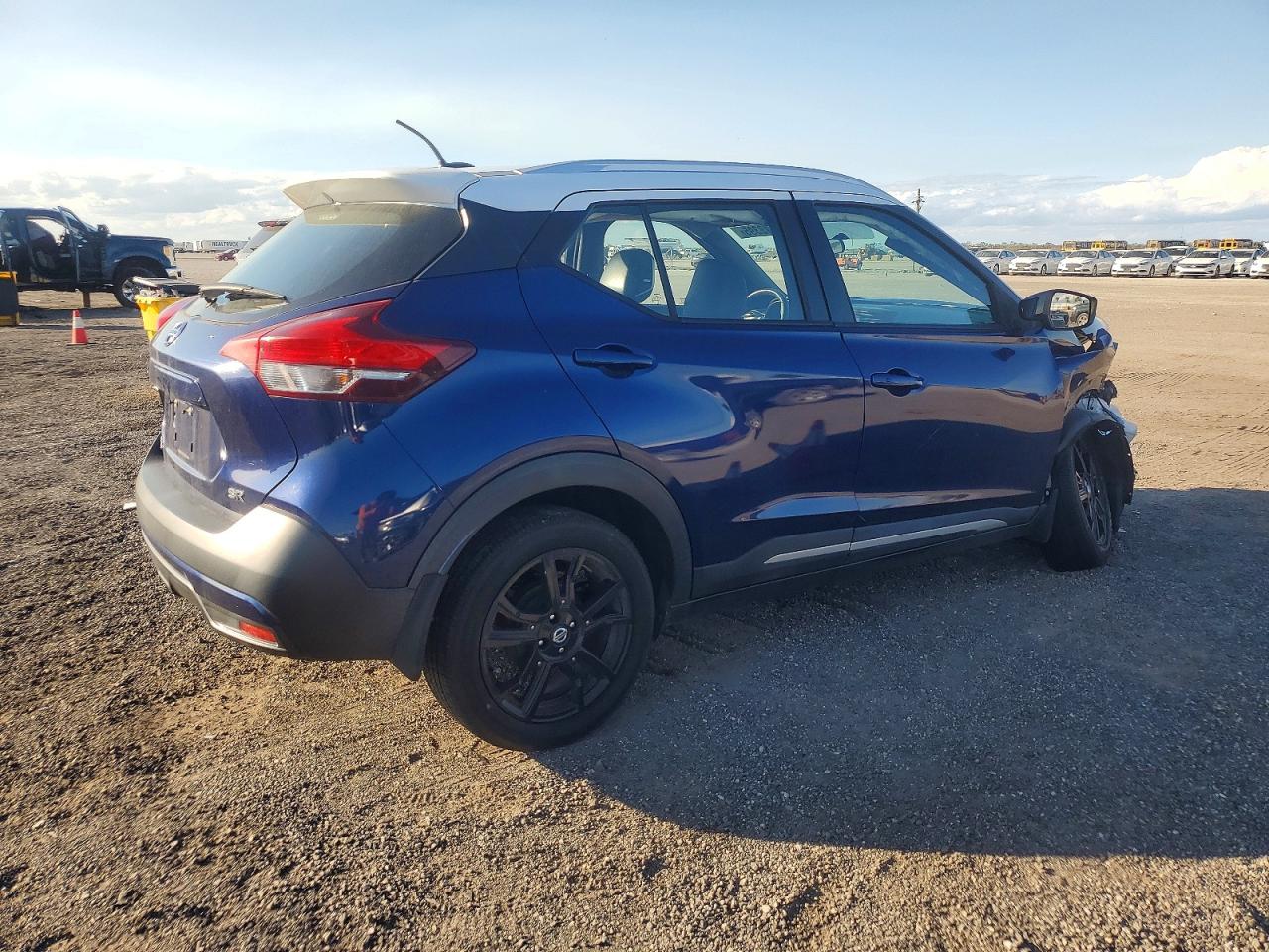 Nissan Kicks Sr