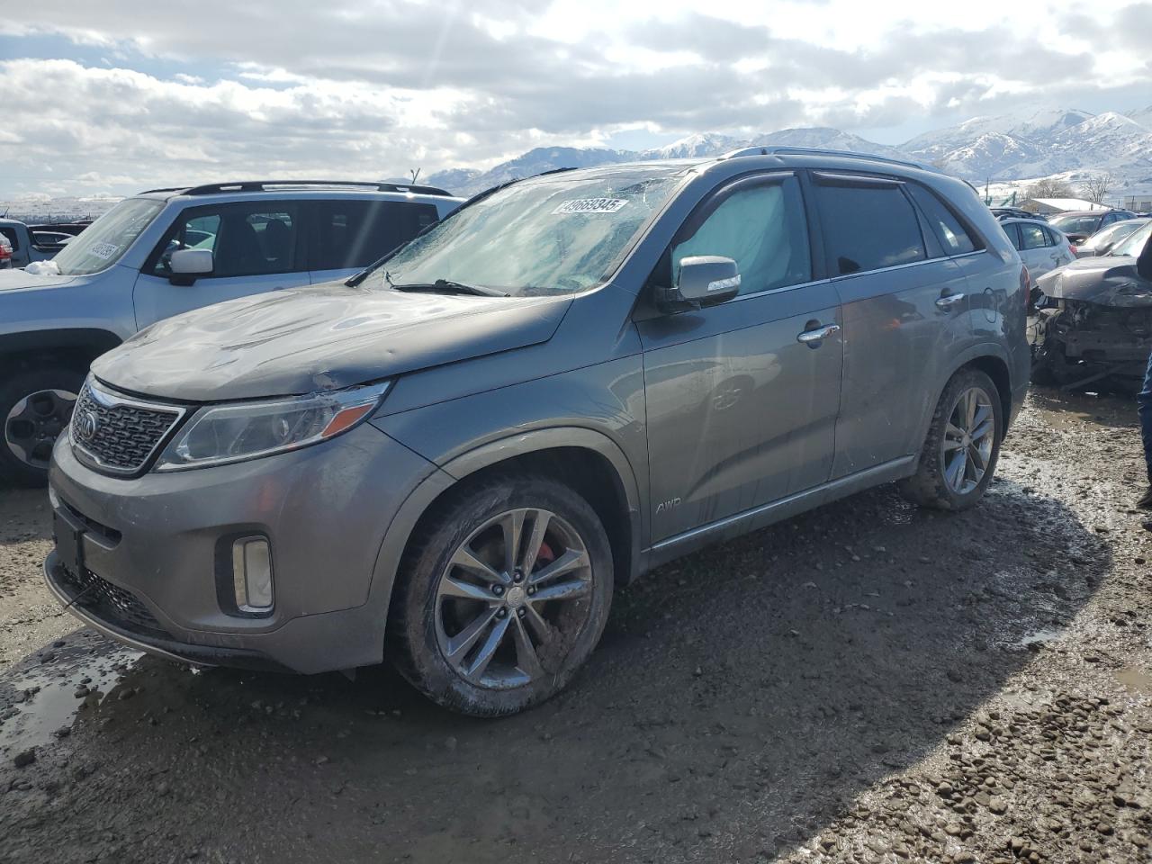 Salvage Kia Sorento Image
