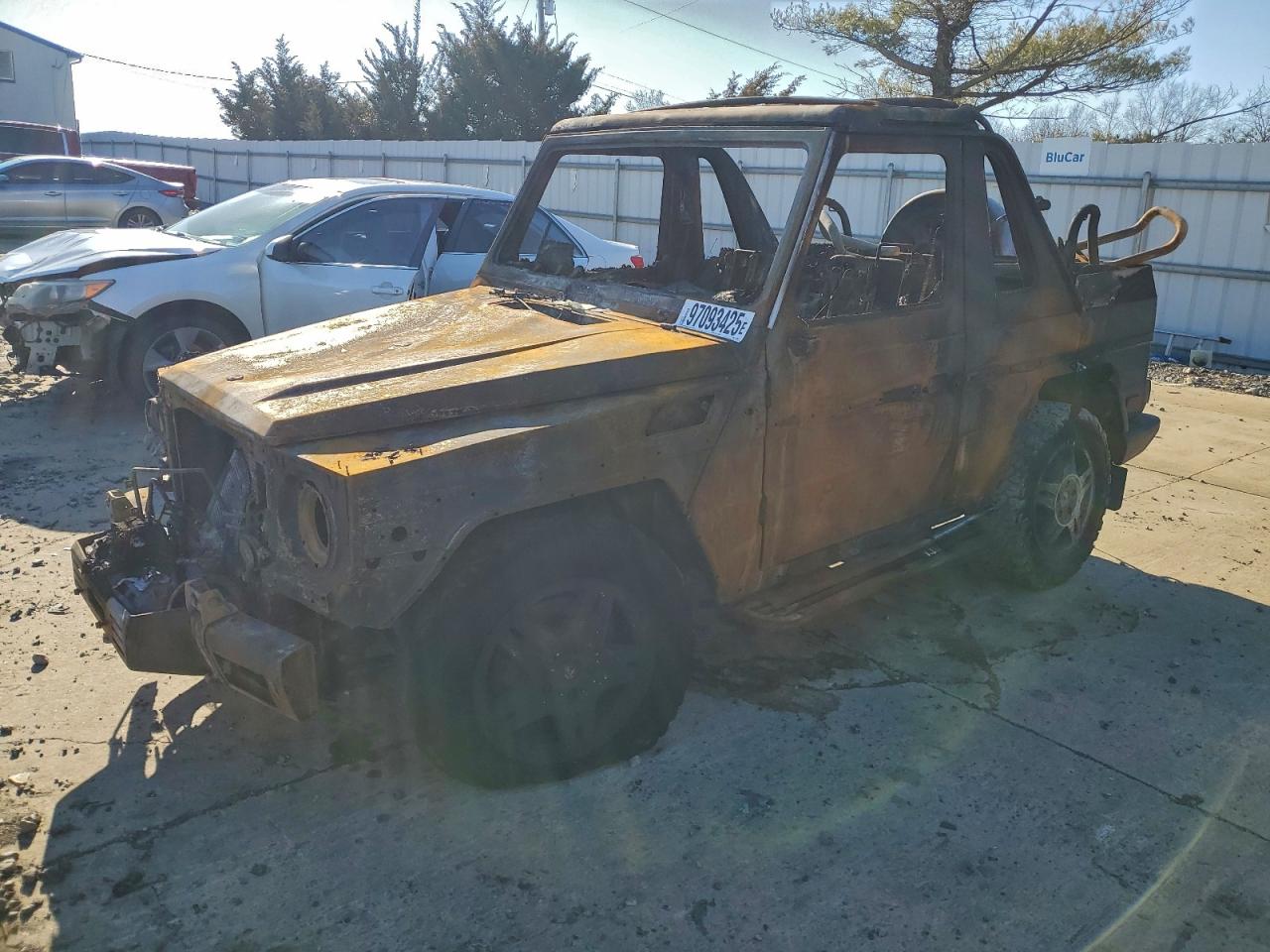 Salvage Mercedes-Benz 500 Image