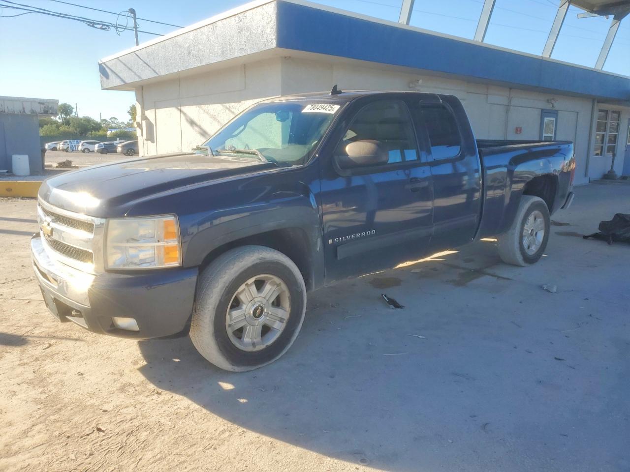 Salvage Chevrolet Silverado Image