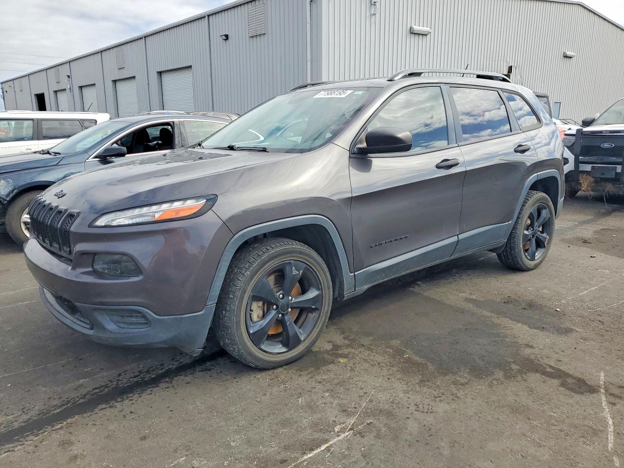 Salvage Jeep Grand Cherokee Image