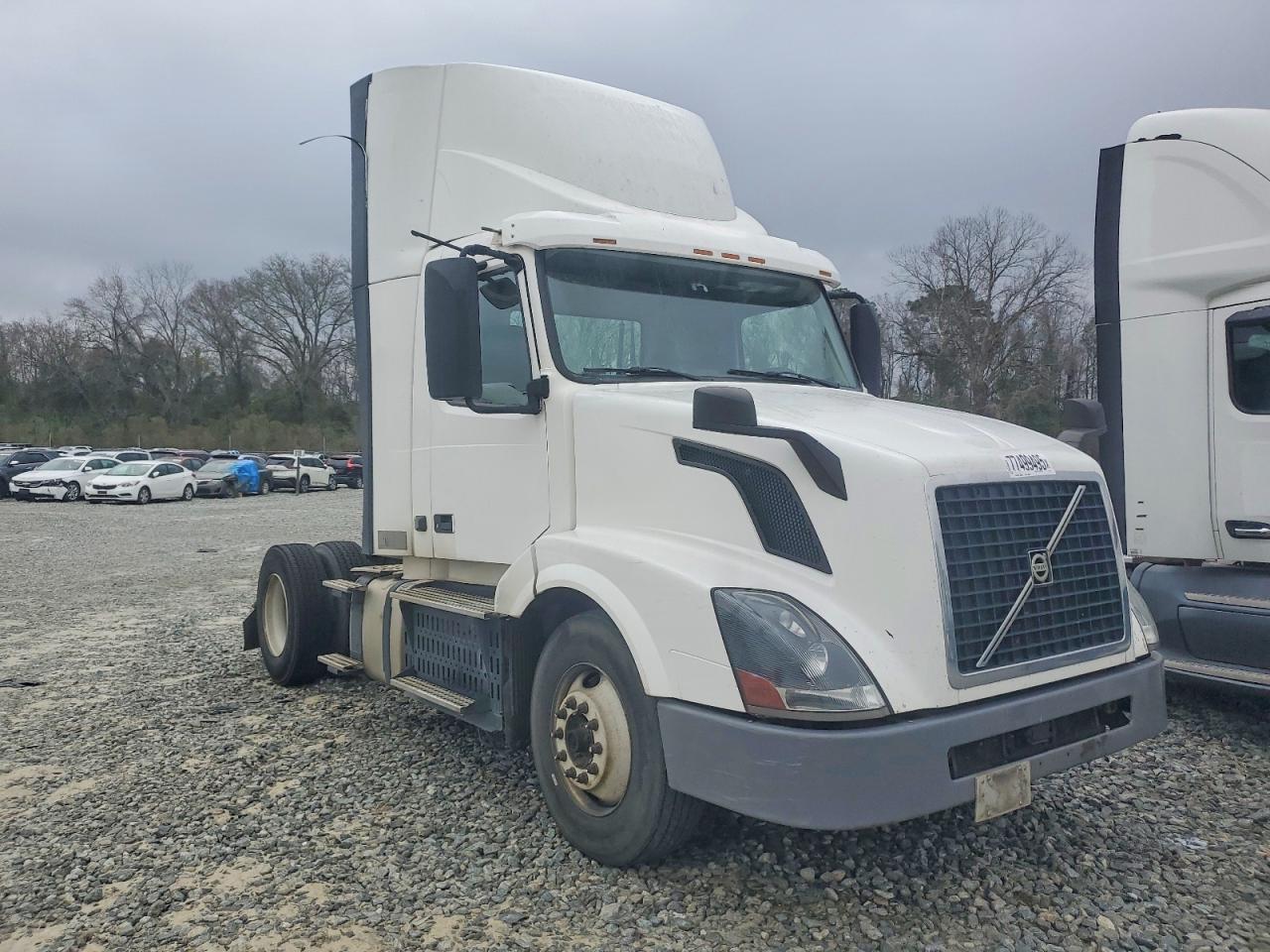Salvage Volvo Vnl Image