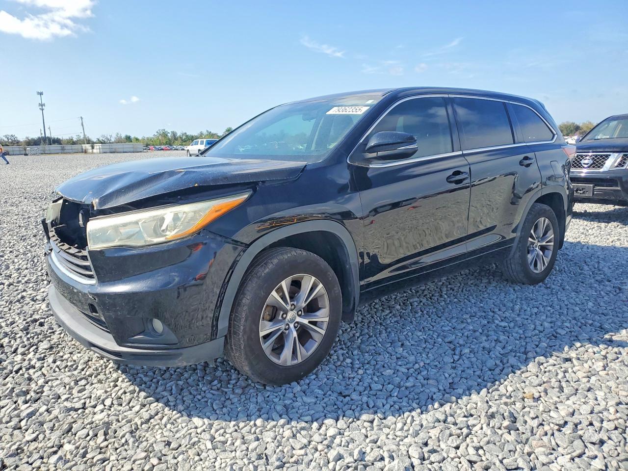 Salvage Toyota Highlander Image