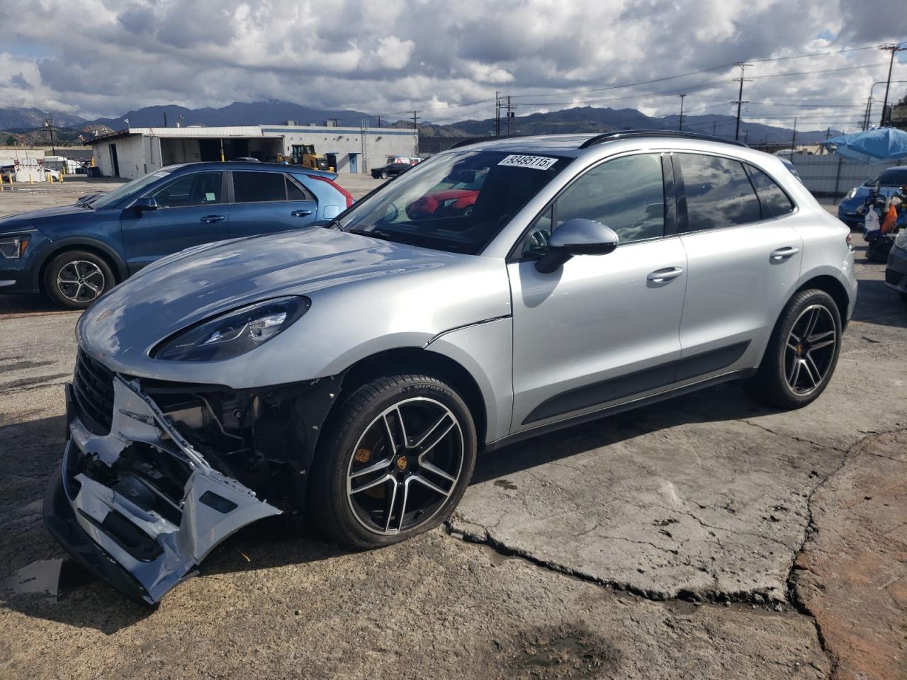 Salvage Porsche Macan Image
