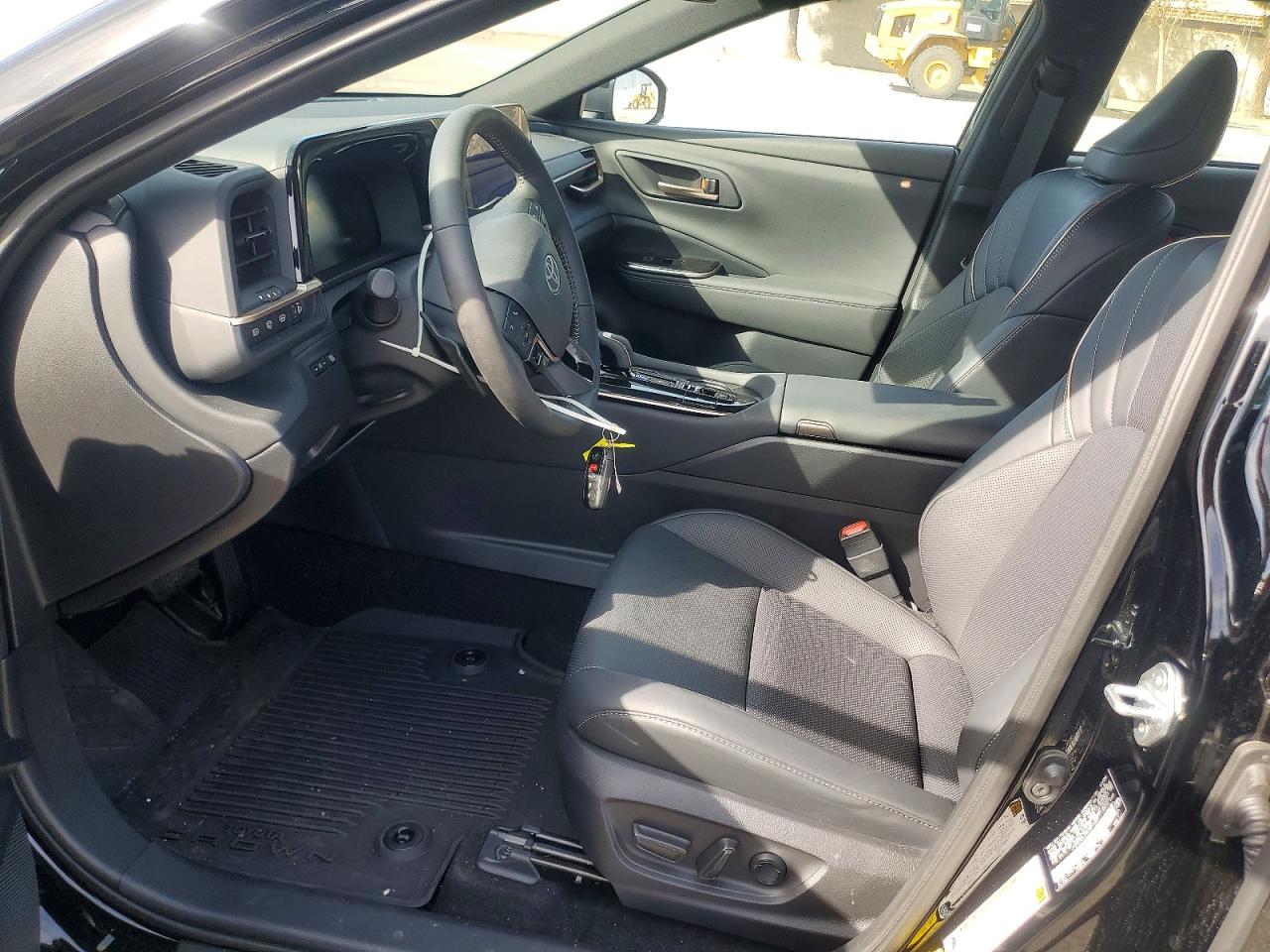 Toyota Crown Signia Xle