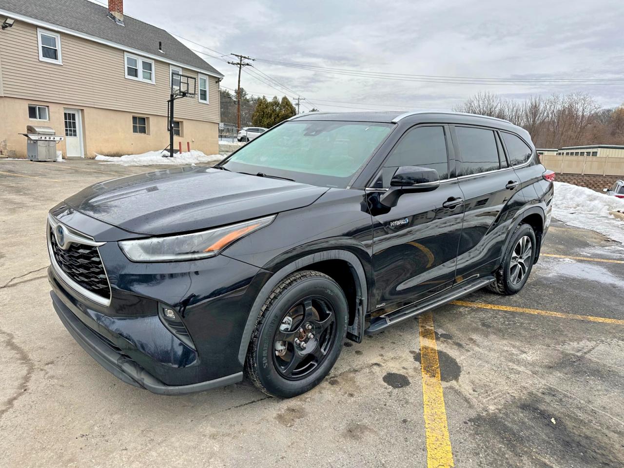 Salvage Toyota Highlander Image