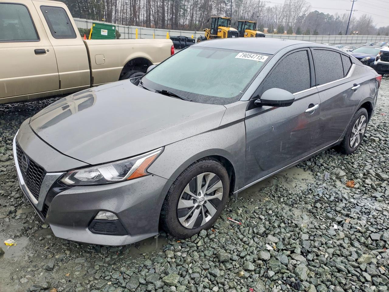 Salvage Nissan Altima Image