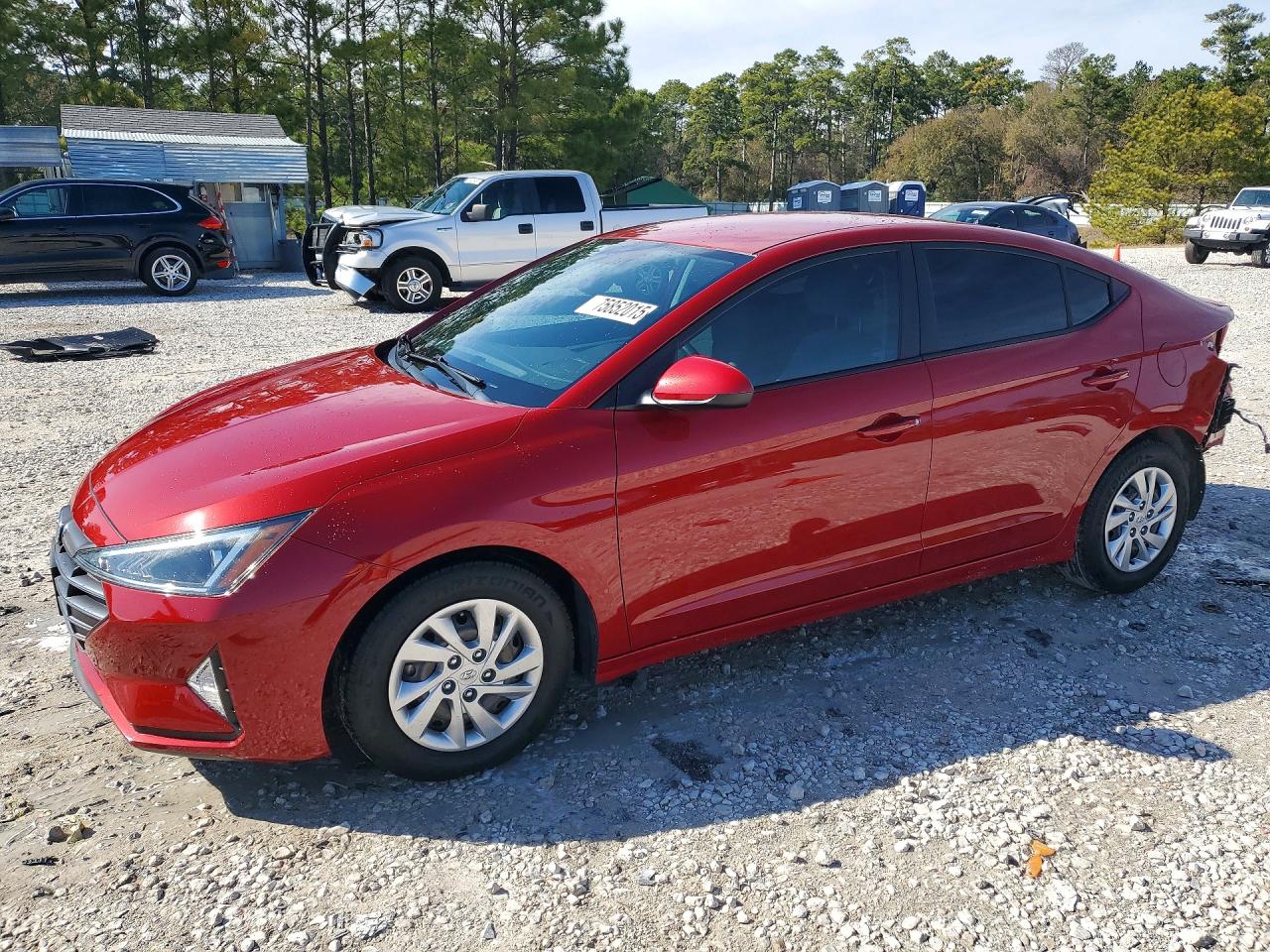 Salvage Hyundai ELANTRA Image