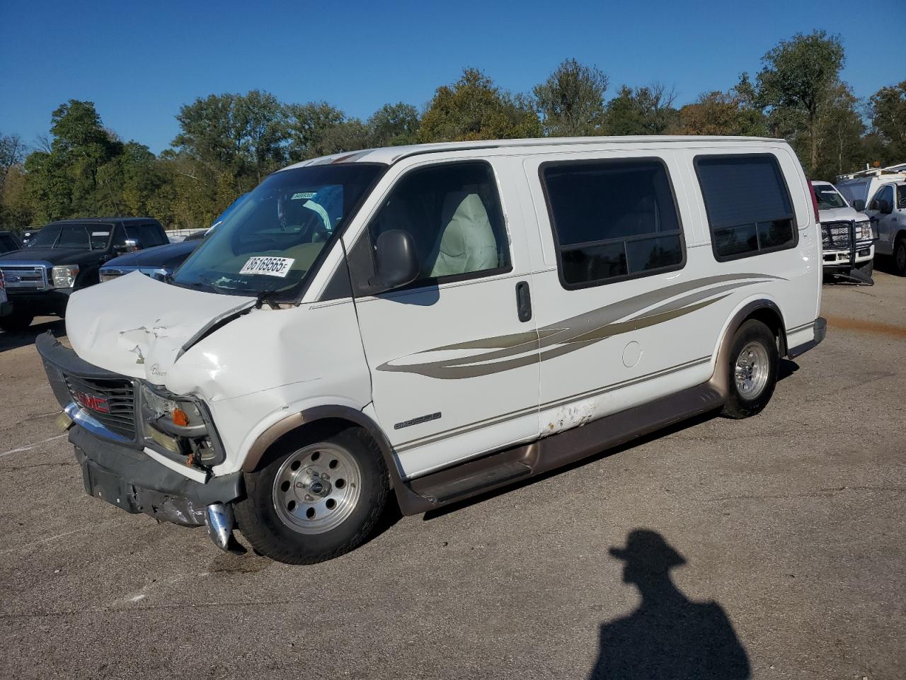Salvage GMC Savana Image